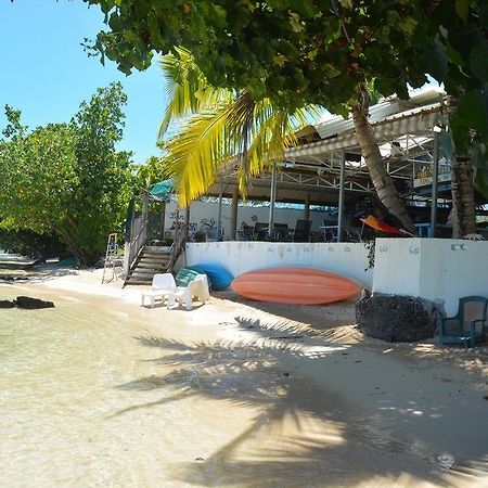 Fare Maheata Hotel Pihaena Bagian luar foto
