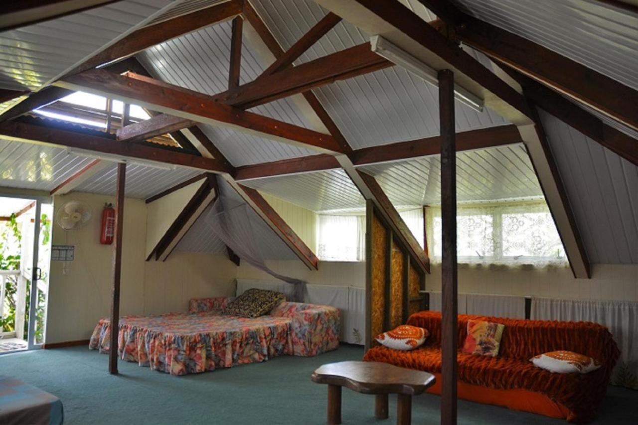 Fare Maheata Hotel Pihaena Bagian luar foto