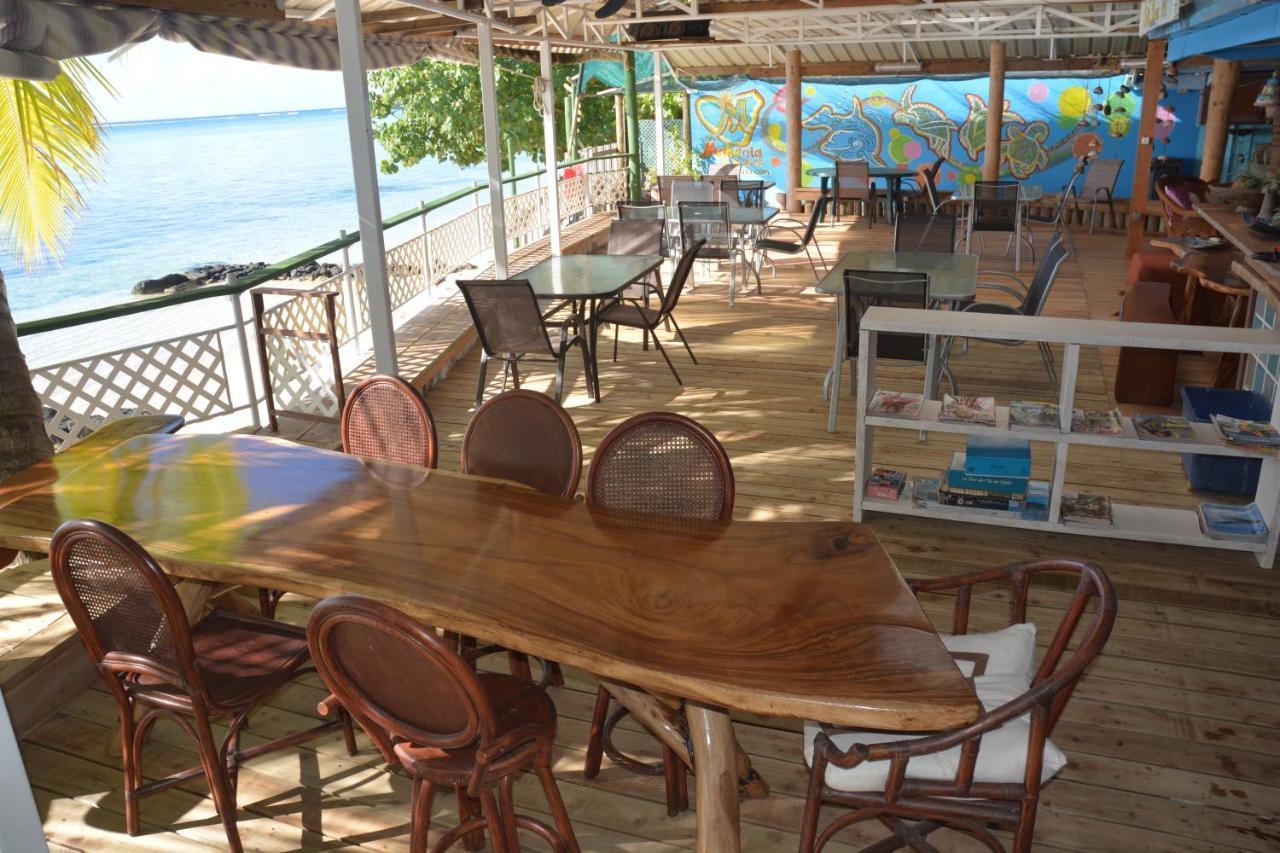 Fare Maheata Hotel Pihaena Bagian luar foto