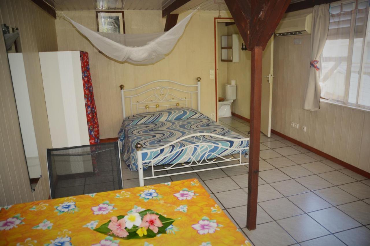 Fare Maheata Hotel Pihaena Bagian luar foto